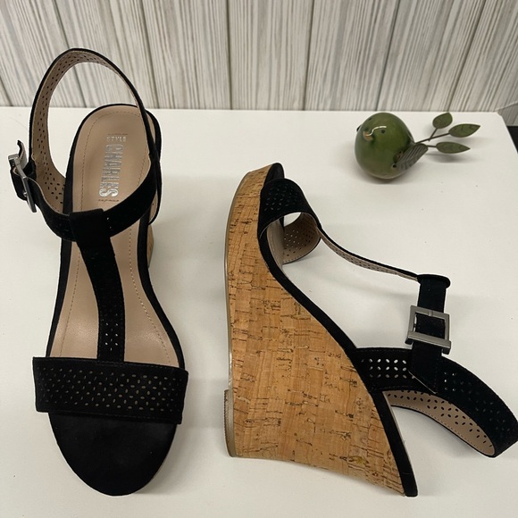 Women’s Black Cork Wedge Heels SZ 7.5 in excellent pre-owned condition. - Picture 3 of 5